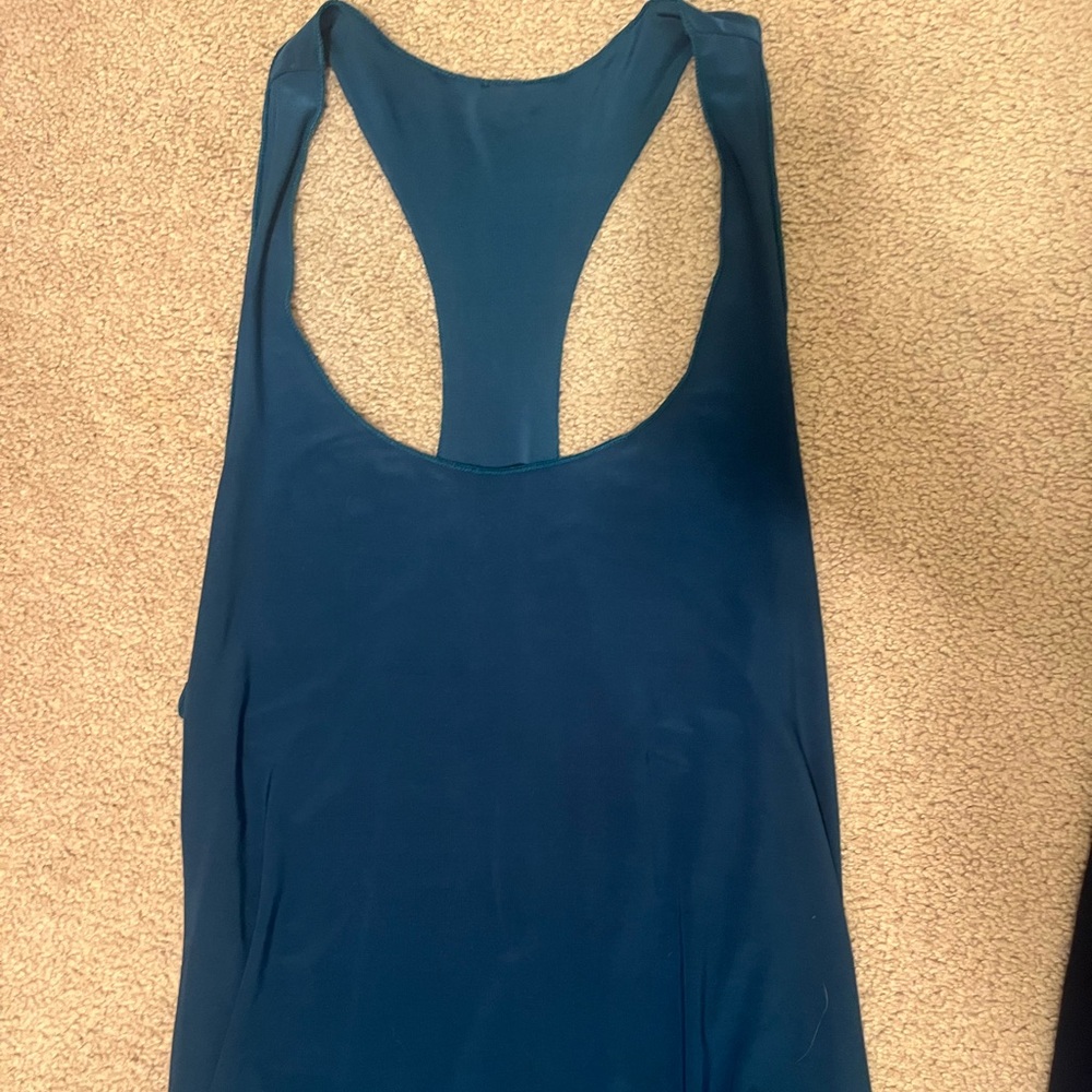 •Onzie• Glossy Flow Tank